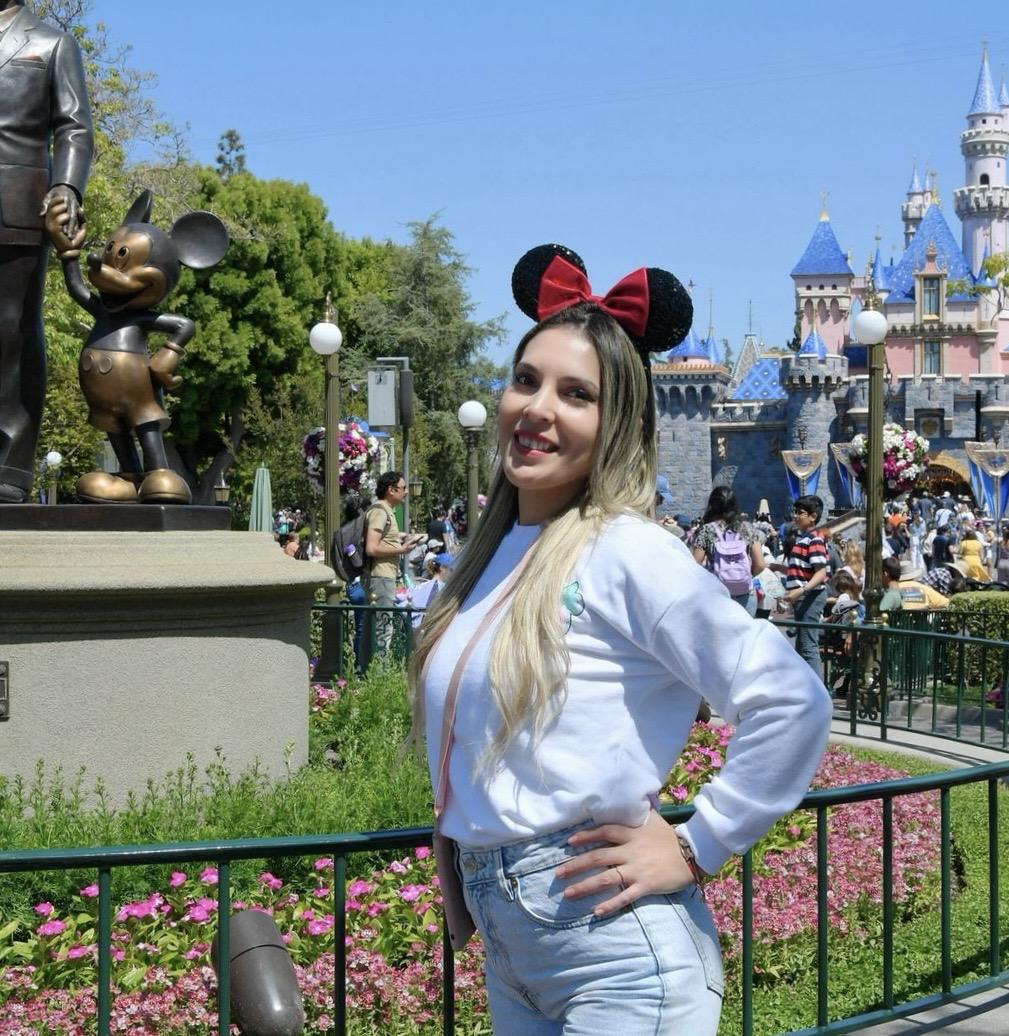 Smiling Woman Walt Mickey Statue