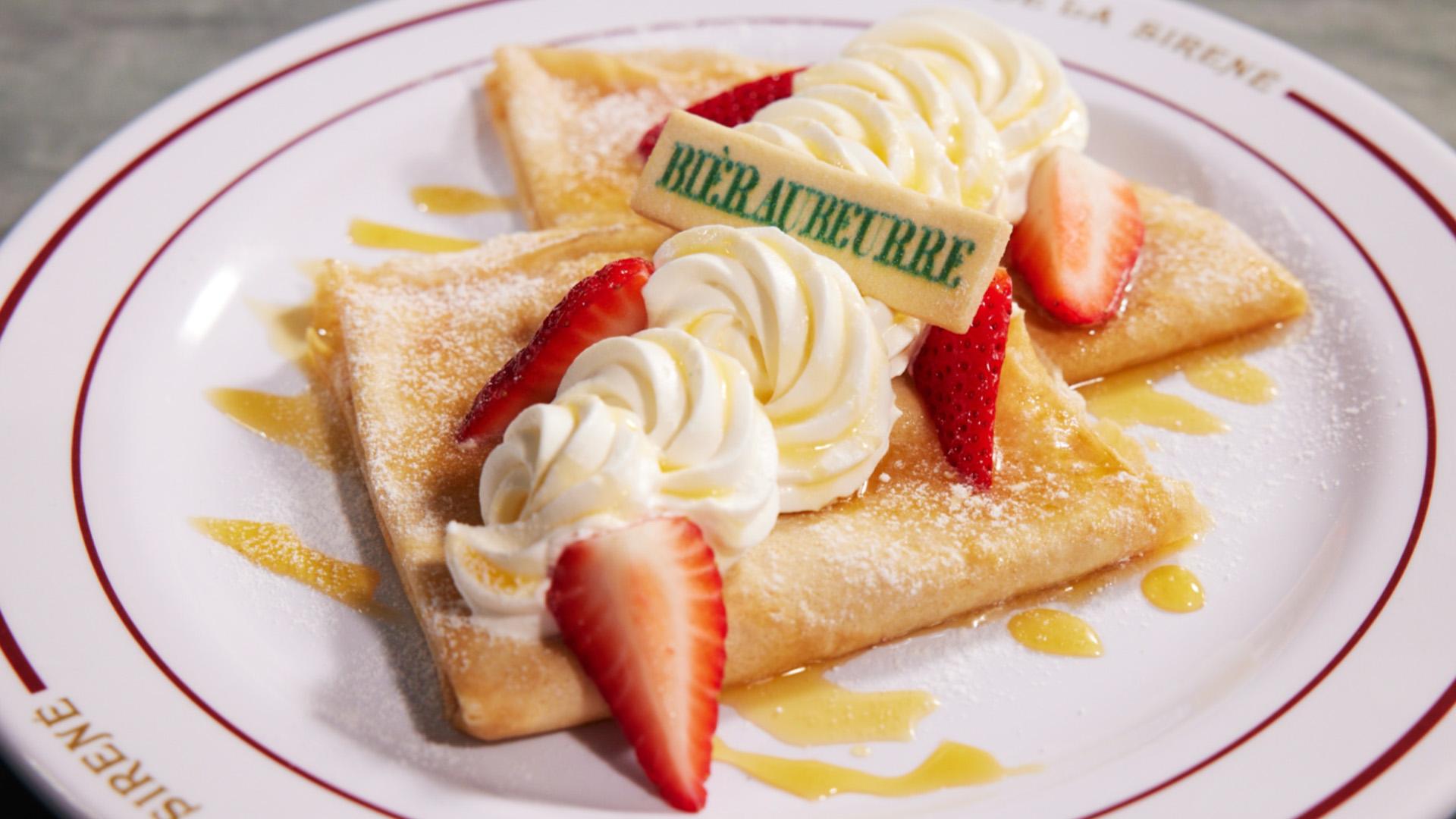 Butterbeer crepes with strawberries at universal
