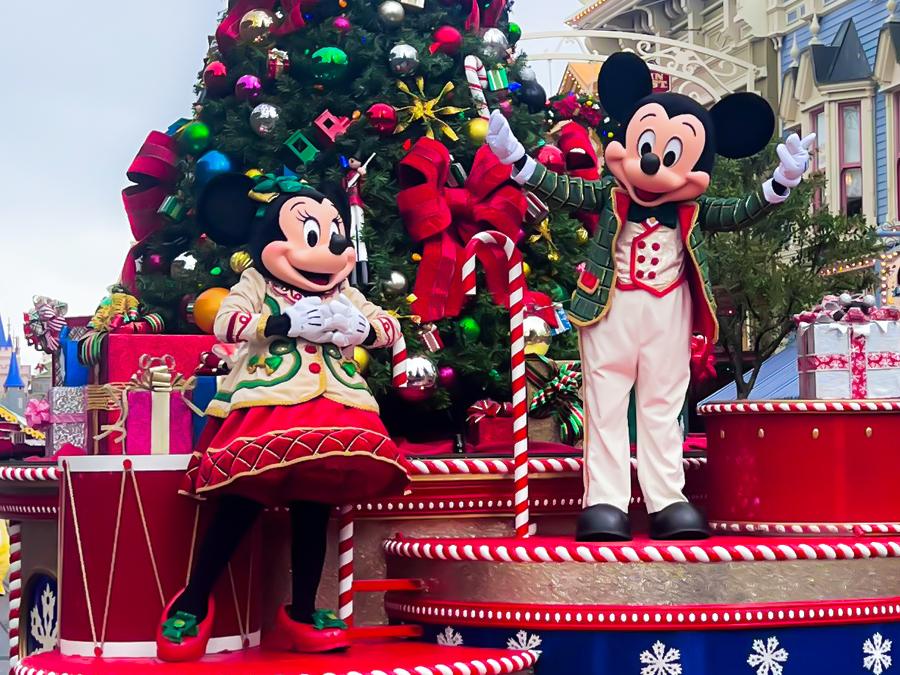 mickey's very merry christmas party suit