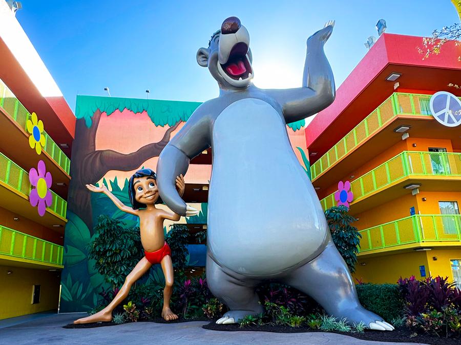Mowgli y Baloo en Disney’s Pop Century Resort, iconos gigantes de los hoteles Disney Orlando